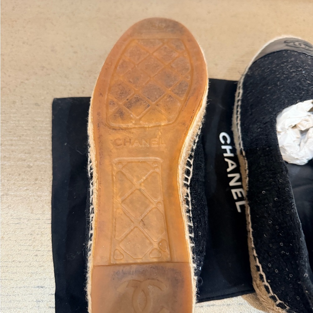 CHANEL Black Tweed and Leather Espadrille Flats with Jute Sole - Picture 3 of 4